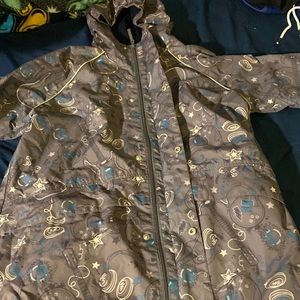 Boys’ Size 14 Children’s Place Gray Graphic Raincoat. Cleaned and washed.